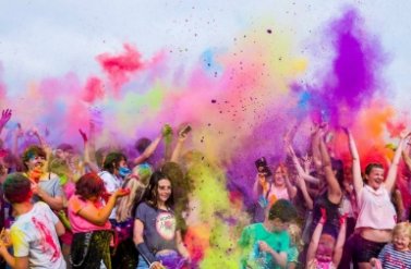 Melbourne rực rỡ sắc màu trong lễ hội Holi của người Ấn Độ