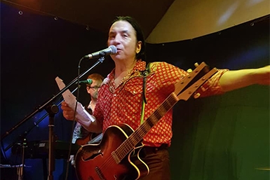 Ban nhạc Rich Webb trình diễn tại Birrarung Marr