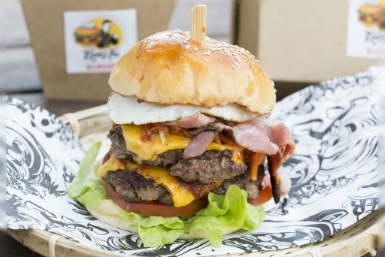 Thưởng thức món burger hương vị Á châu kết hợp Âu châu ngay tại khu Trung tâm ẩm thực châu Á mới nhất tại Melbourne